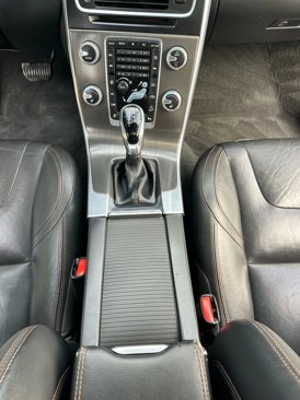 Used 2016 Volvo V60 T5 Cross Country image 26
