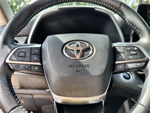 Used 2020 Toyota Highlander XLE image 33