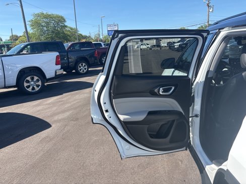 Used 2022 Jeep Compass Limited image 14