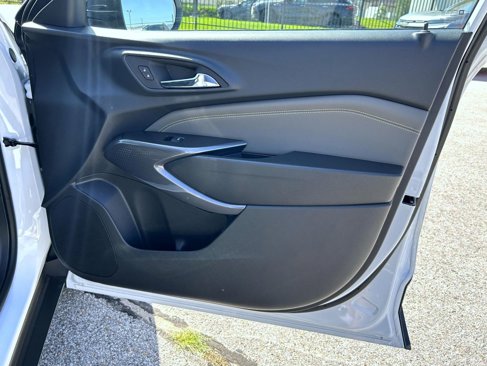 New 2025 Chevrolet Trax ACTIV w/ Sunroof Package image 14