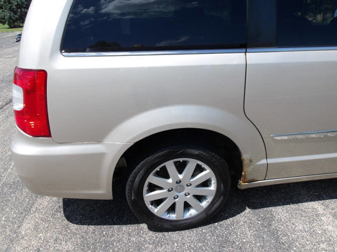 Used 2014 Chrysler Town & Country Touring w/ Driver Convenience Group image 36