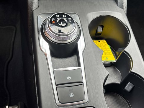 Used 2020 Ford Escape SE image 25