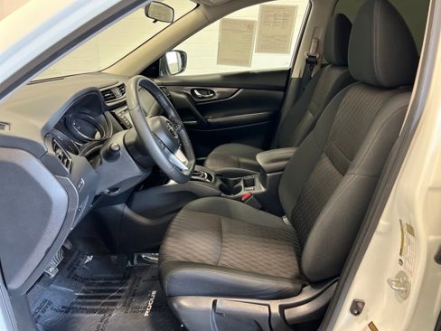 Used 2020 Nissan Rogue SV image 9