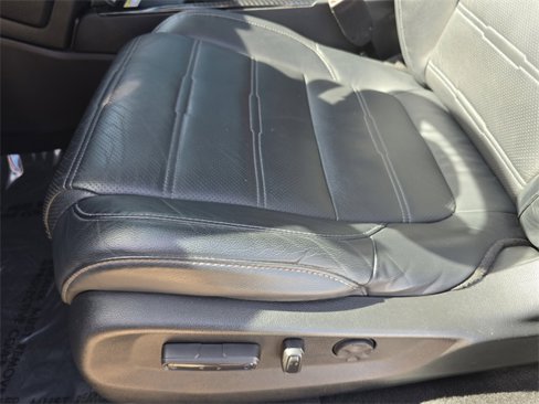 Used 2020 Honda CR-V Touring image 32