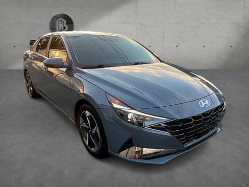 Used 2022 Hyundai Elantra Limited w/ Preferred Accessory Package image 4