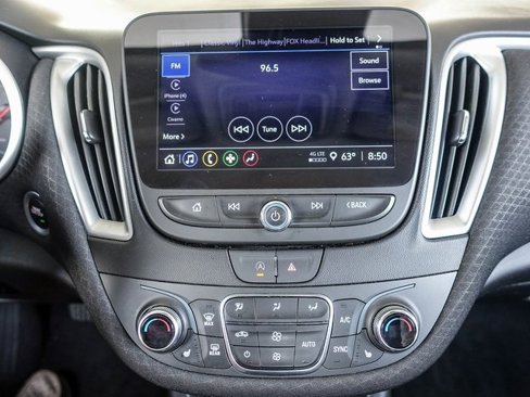 Used 2023 Chevrolet Malibu LT image 3