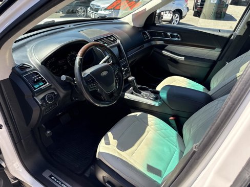 Used 2016 Ford Explorer Platinum image 15