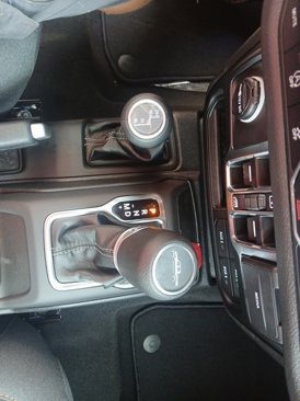 New 2025 Jeep Gladiator Sport image 35