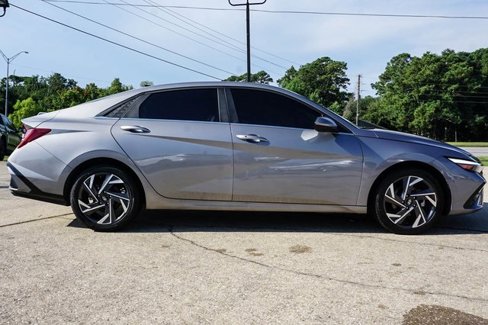Used 2024 Hyundai Elantra SEL w/ Convenience Package image 3