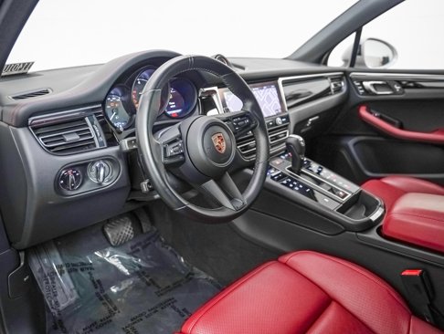 Certified 2024 Porsche Macan w/ Premium Plus Package image 4