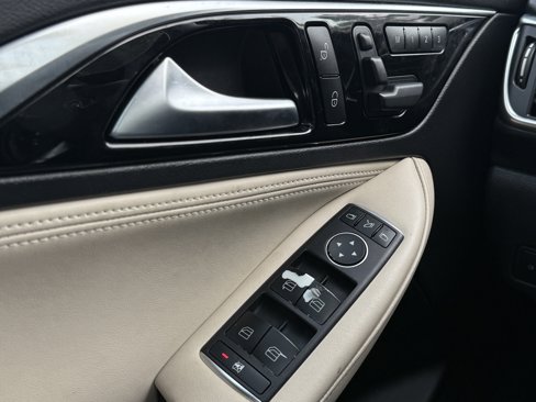 Used 2018 INFINITI QX30 image 33