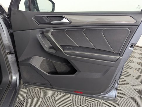 Used 2022 Volkswagen Tiguan SE image 34