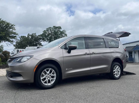 Used 2017 Chrysler Pacifica LX image 9