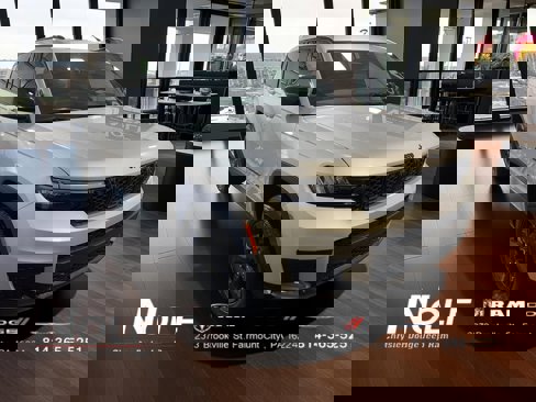 New 2025 Jeep Grand Cherokee L Altitude image 1