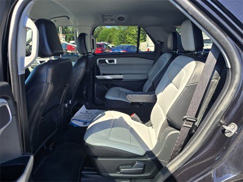 Used 2021 Ford Explorer XLT w/ Equipment Group 202A image 11