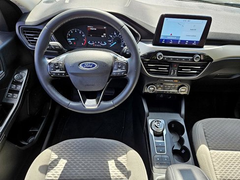 Used 2021 Ford Escape SE w/ SE Sport Appearance Package image 9