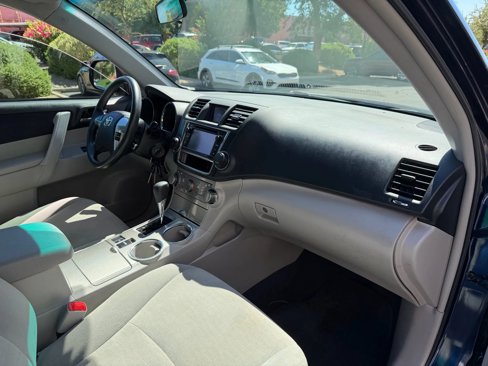 Used 2013 Toyota Highlander Plus image 11