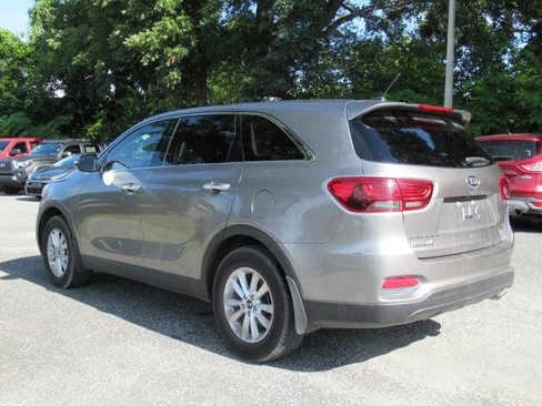 Used 2019 Kia Sorento LX image 4