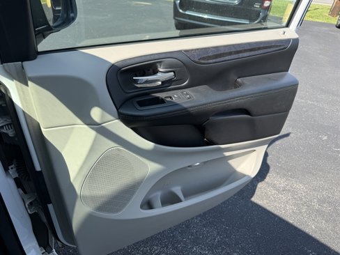 Used 2020 Dodge Grand Caravan SE w/ UConnect Hands-Free Group image 36