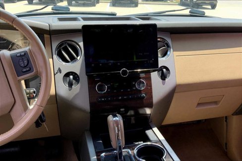 Used 2014 Ford Expedition XLT image 6