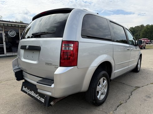 Used 2010 Dodge Grand Caravan SE image 5