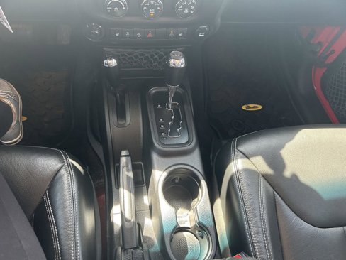 Used 2015 Jeep Wrangler Unlimited Sahara w/ Connectivity Group image 16