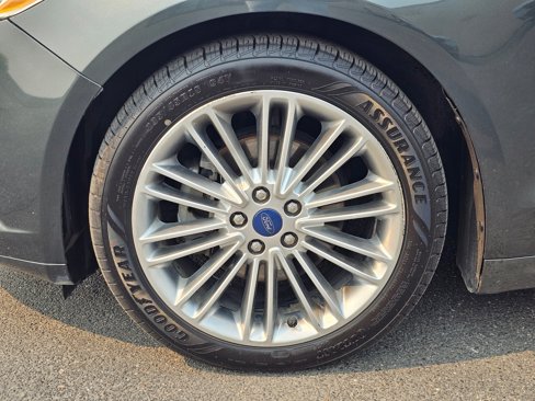 Used 2015 Ford Fusion SE w/ Equipment Group 202A image 8