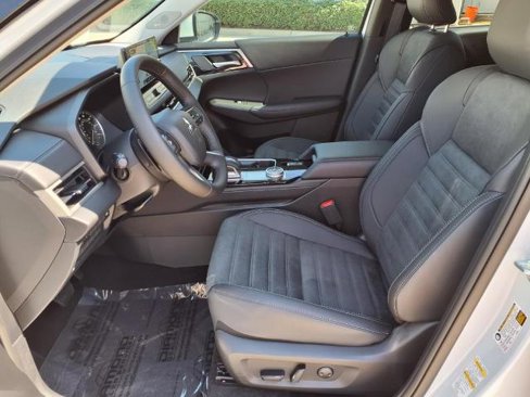 New 2025 Mitsubishi Outlander SE image 13