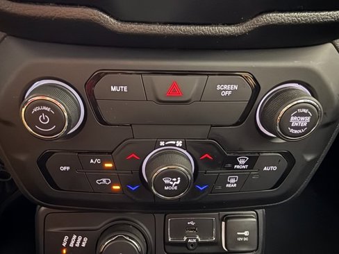 Used 2019 Jeep Renegade Latitude image 19