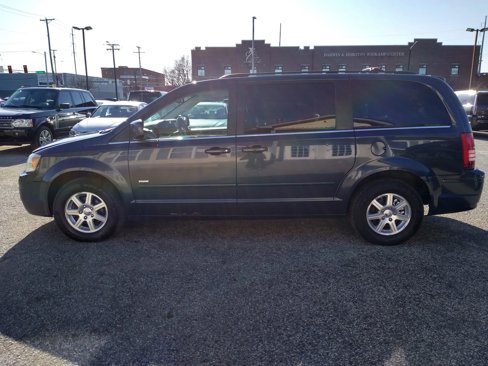 Used 2008 Chrysler Town & Country Touring image 6