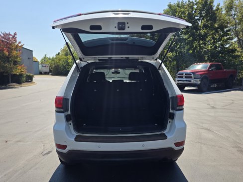 Used 2017 Jeep Grand Cherokee Laredo image 32