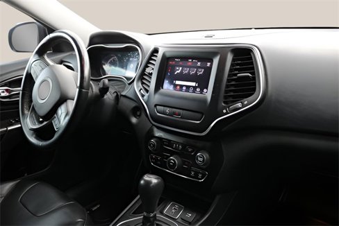 Used 2019 Jeep Cherokee Latitude Plus image 18