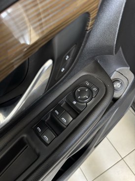 Used 2021 GMC Terrain SLE w/ Driver Convenience Package image 11