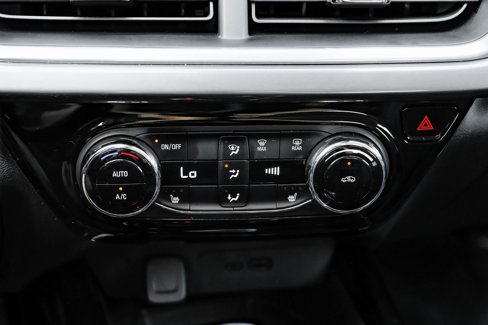 Used 2024 Chevrolet Trax ACTIV w/ Sunroof Package image 27