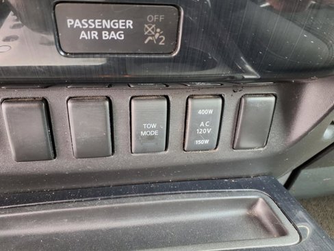 Used 2015 Nissan Titan SV w/ SV Value Truck Package image 16