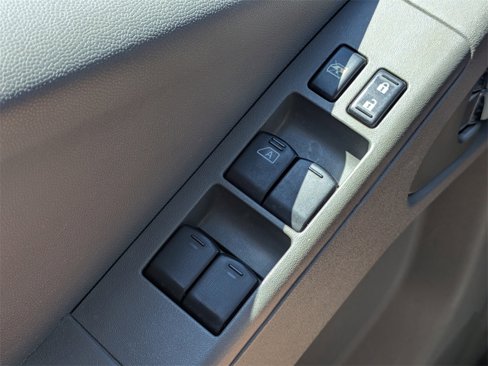 Used 2016 Nissan Frontier SV image 22