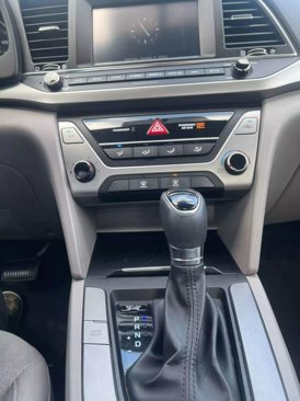 Used 2017 Hyundai Elantra SE image 30