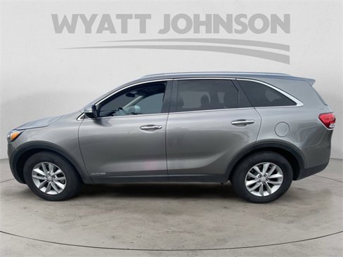 Used 2017 Kia Sorento LX image 4