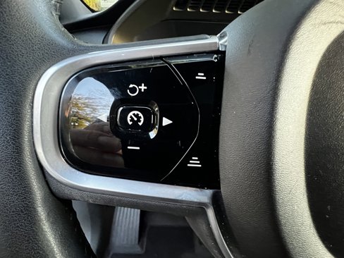 Used 2018 Volvo XC90 T6 Momentum w/ Convenience Package image 18
