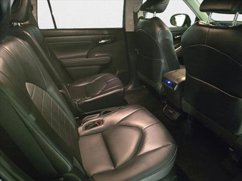 Used 2022 Toyota Highlander XLE image 11