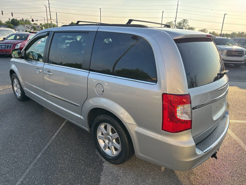 Used 2011 Chrysler Town & Country Touring image 10