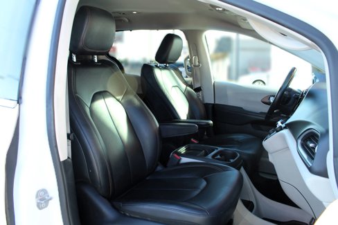 Used 2018 Chrysler Pacifica Touring-L w/ Premium Audio Group image 23