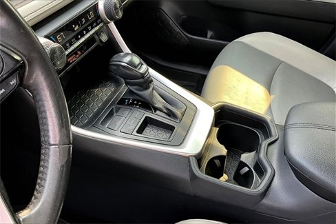 Used 2021 Toyota RAV4 XLE Premium image 12