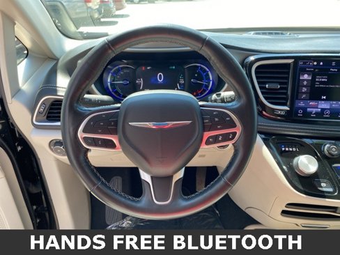 Used 2021 Chrysler Pacifica Touring-L image 5