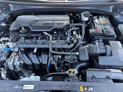Certified 2025 Hyundai Elantra SE image 6