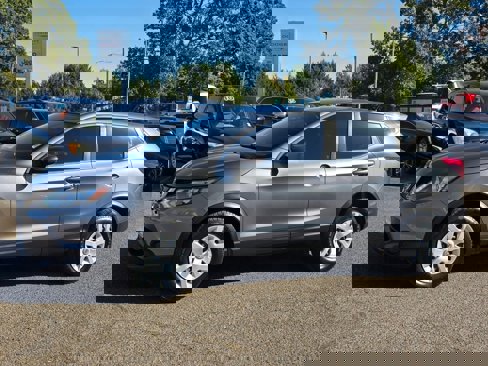 Used 2019 Nissan Rogue Sport S image 29