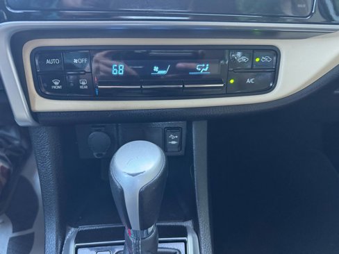 Used 2017 Toyota Corolla L image 35