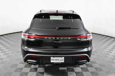 Certified 2025 Porsche Macan image 31