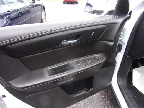 Used 2017 Chevrolet Traverse LT w/ Style and Technology Package image 21