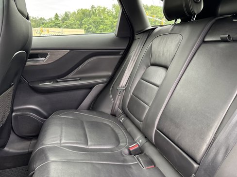 Used 2017 Jaguar F-PACE S image 33
